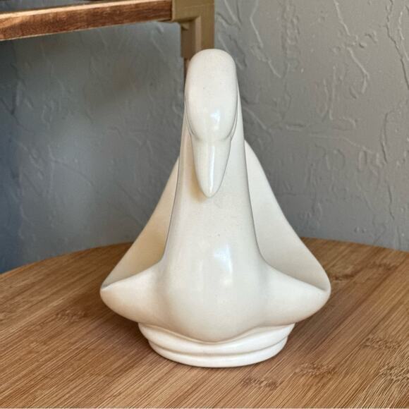 Cream MCM swan hand towel holder vintage decor piece - Picture 2 of 5